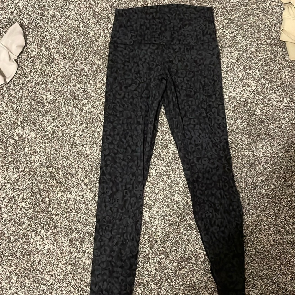 Lululemon leopard Camo print align leggings 25’ inseam
